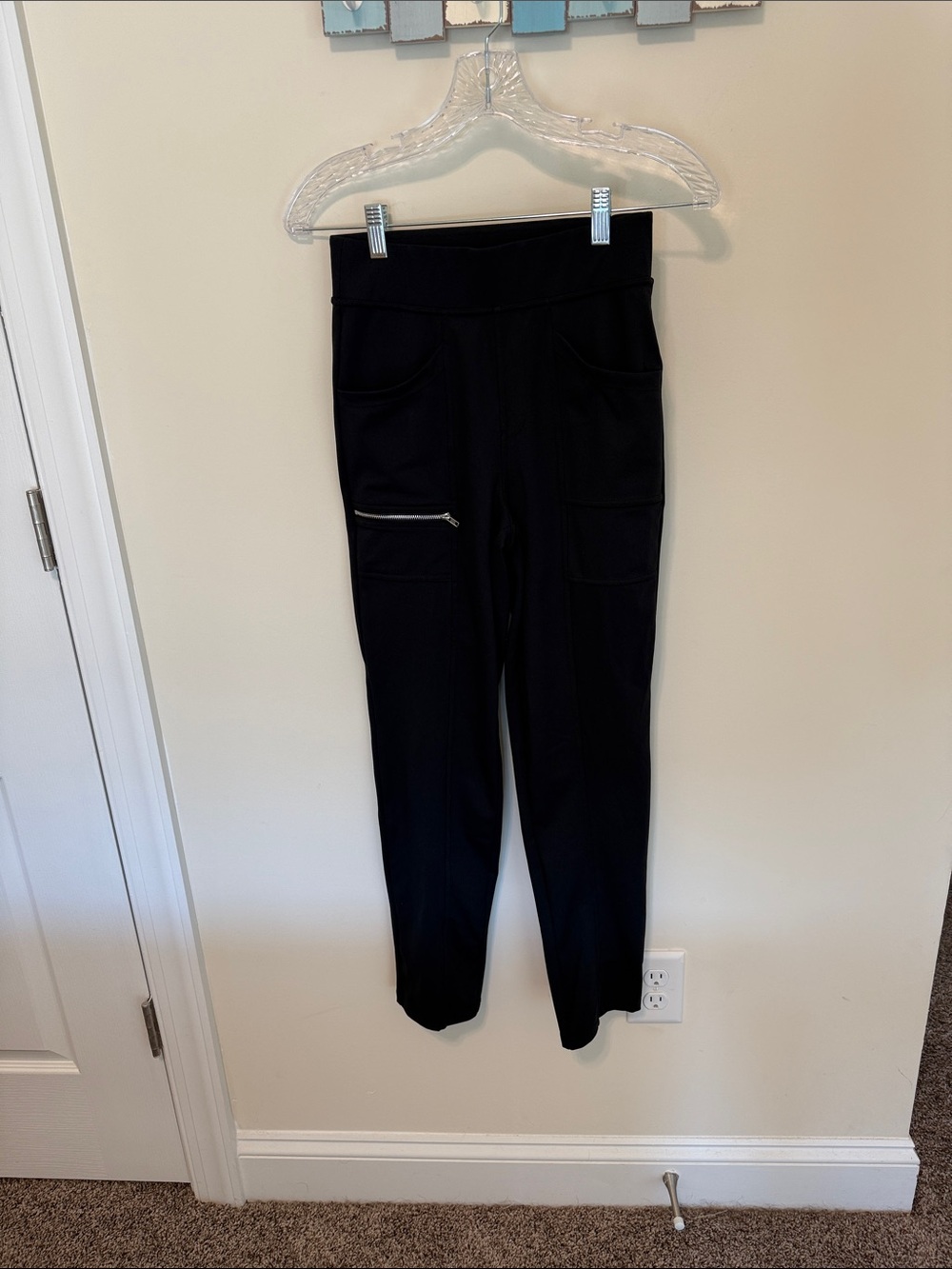 HALARA Women’s Black High-Rise Zip Pocket Joggers/Slim Pants / Size S / Like New